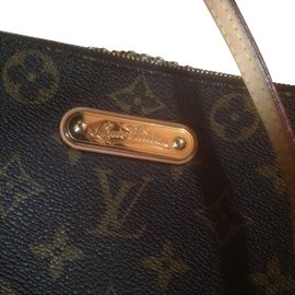 Louis Vuitton-Eva-Outro