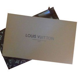 Louis Vuitton-Brillar-Negro