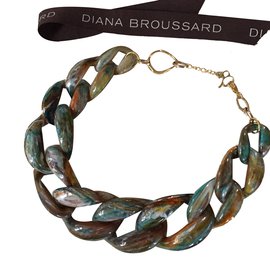 Diana Broussard Collares Otro