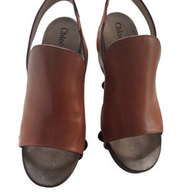 chloe clogs