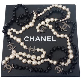 Chanel Colar longo Multicor