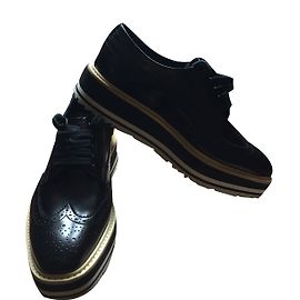 Prada Micro Schnürschuhe aus schwarzem Leder Schwarz