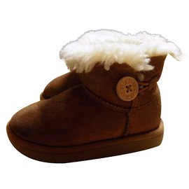 Ugg-Boots-Beige