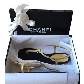 Chanel-Sandálias-Dourado