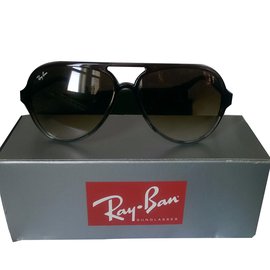 Ray-Ban Sunglasses Brown
