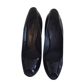 Louis Vuitton-Tacones-Negro