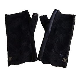 Chanel Mittens Black