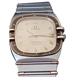 Omega-Quartz Watch-Golden