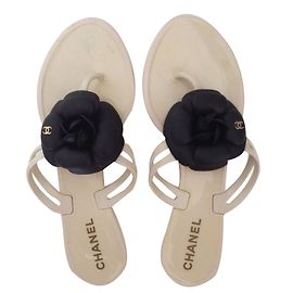 Chanel Sandálias Fora de branco
