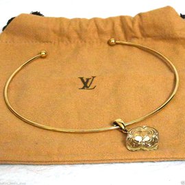 Louis Vuitton-Collares-Dorado