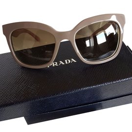 Prada-Sonnenbrille-Beige