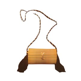 Yves Saint Laurent Bolsas Dourado