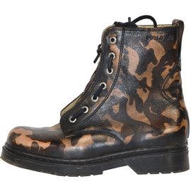 Pom d'Api-Boots-Brown