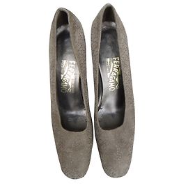 Escarpins Salvatore Ferragamo en velours taupe Taupe