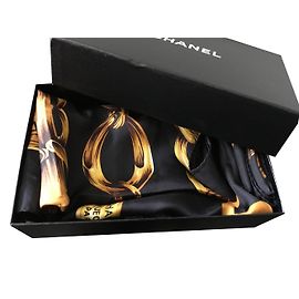 Chanel Lenço da rua Cambon Preto Dourado