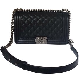 Chanel-Sublime Chanel Boy Medium in black quilted grained leather-Black