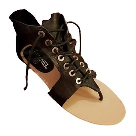 Sandali Chanel in pelle nera Nero