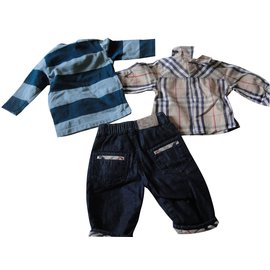 Burberry-Outfits-Blue