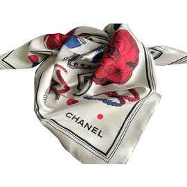 Chanel-Schal-Roh