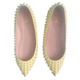 Christian Louboutin Pigalle spike bailarinas Amarillo