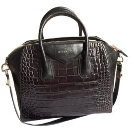 Givenchy-Antigona-Negro