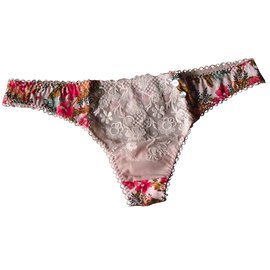 Kenzo Íntimos Rosa Roja Carne
