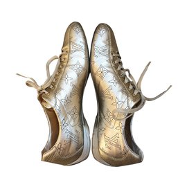 Louis Vuitton-Sneakers-Golden