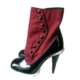 Fendi Ankle Boots Black Red