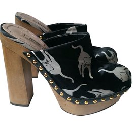 Miu Miu Clogs Black