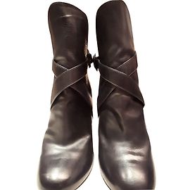 Botines Alaïa en piel negra con tacón coma Negro