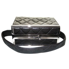 Chanel-Bolsa caja minaudière-Negro