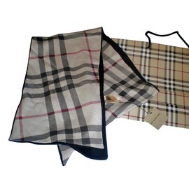 Burberry-Scarves-Black