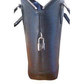 Louis Vuitton-Lockit-Black