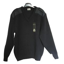 Pull Saint James  col V, en côte anglaise. Bleu