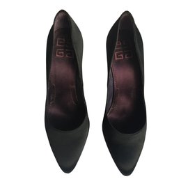 Givenchy-Heels-Black,Prune