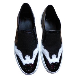 Tênis Slip-On Givenchy de Couro Preto e Branco Preto Branco