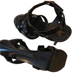 Saint Laurent-Tribute-Black