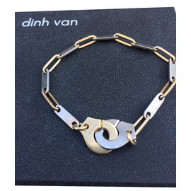 Dinh van menottess Outro