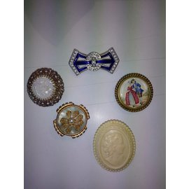 Vintage-Pins & brooches-Golden