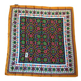 Yves Saint Laurent Lenços Multicor