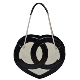Chanel-Heart CC logo bag-Black,Beige