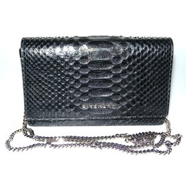 Givenchy-Pandora Wallet on Chain python-Noir