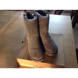 Ugg-Boots-Grey