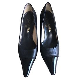 Chanel Black Leather Pumps 5 cm Heel Black