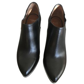 Givenchy Black Leather Heeled Pumps Black