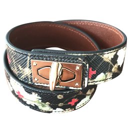 Pulseira Givenchy Shark de couro com fecho dourado Multicor