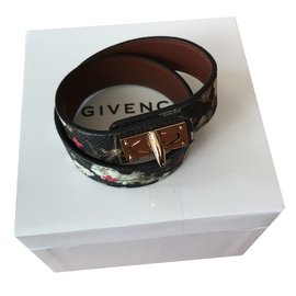 Givenchy-Tiburón-Multicolor