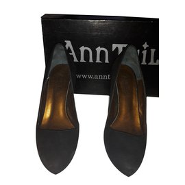 Ann Tuil-Heels-Black
