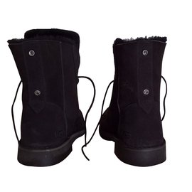 Ugg-Boots-Black