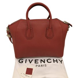 Givenchy-Antigona-Rosso